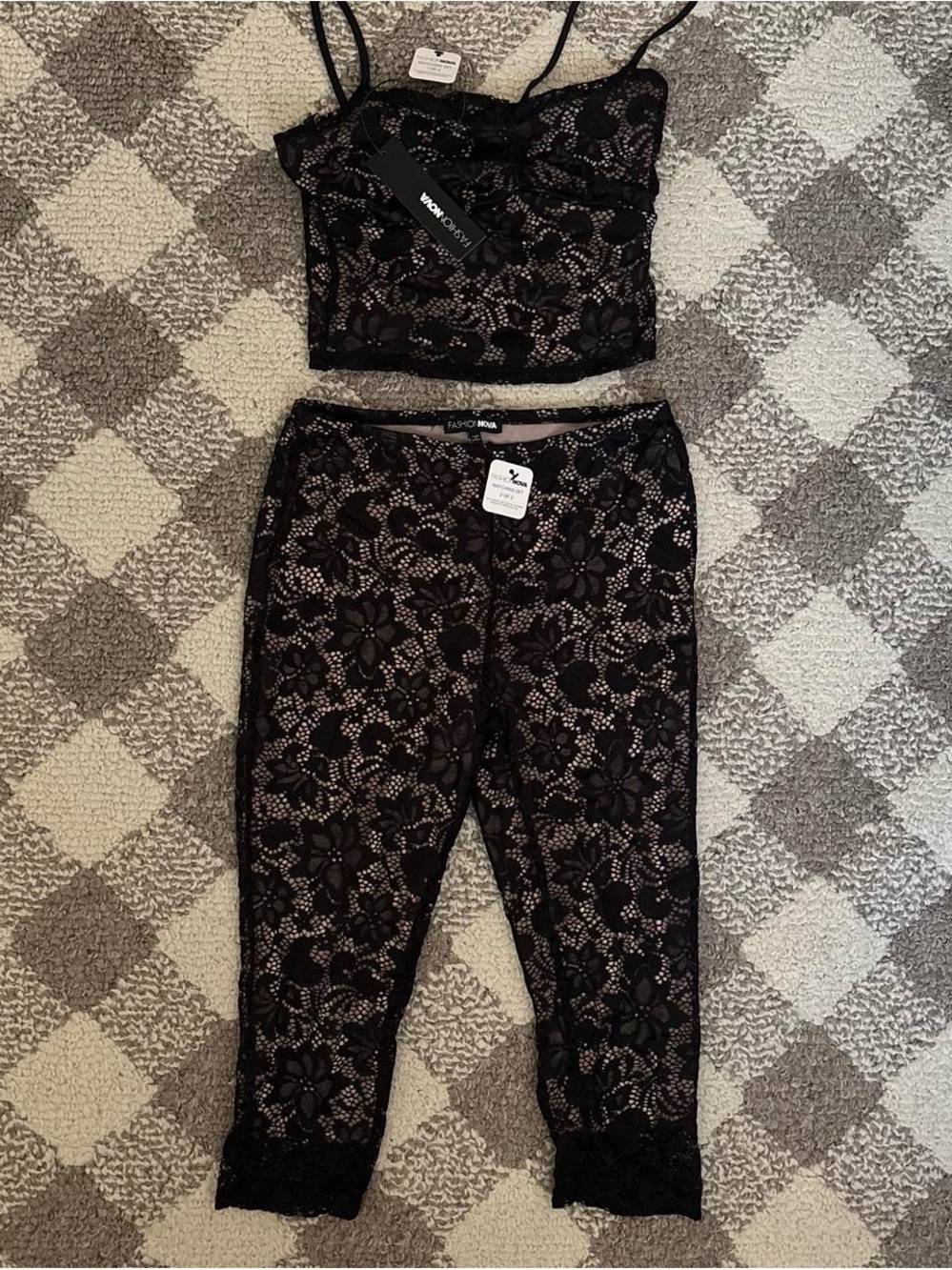 Fashion nova lace capri set